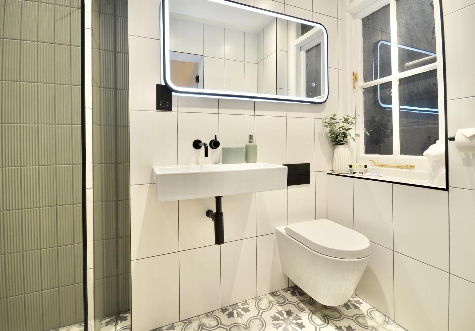 Newly Refurbished W/ River Views London Bagian luar foto
